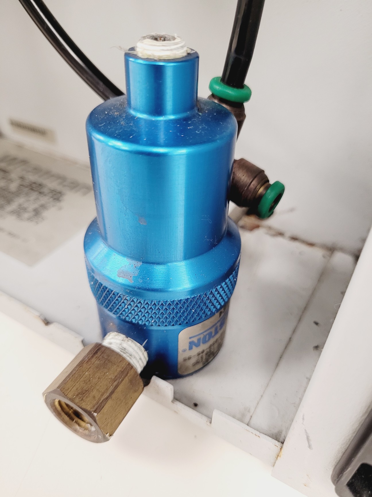 Technical Breakdown of Parker Veriflo’s PR-1 Series PTFE Fluoropolymer Regulator for UHP Applications