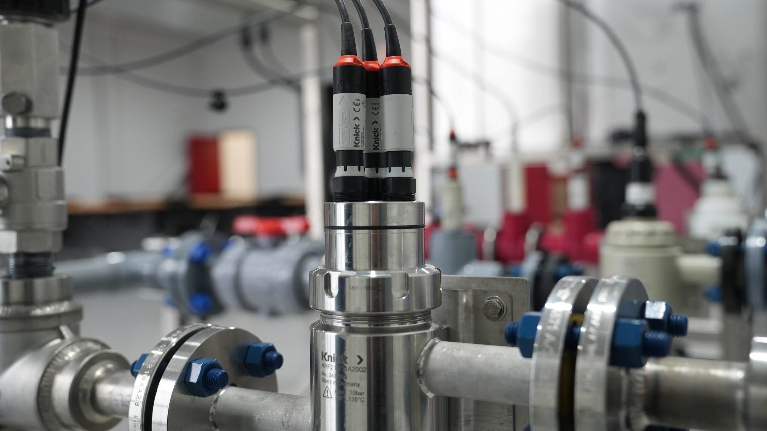 Maximizing Process Efficiency with M4 Knick’s CSF 625 and ARF 210 Flow-Through Fittings